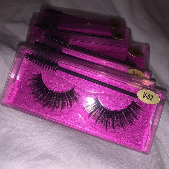 Lashes - Picture 2 of 3